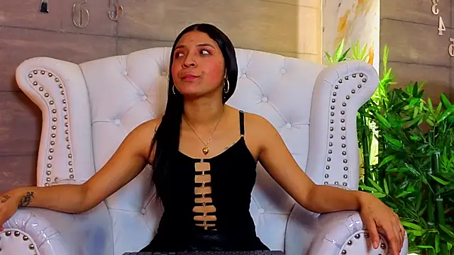 Roxanna Latina online show from May 14, 2026, 11:51 am
