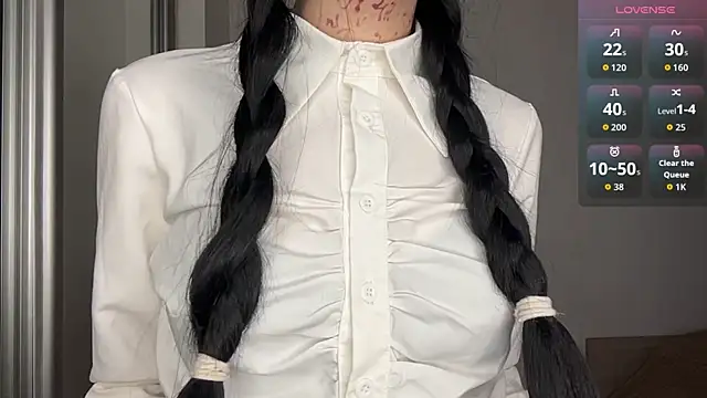 CrystalllMolly online show from June 5, 2026, 6:35 pm