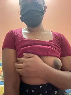 Snapshot of blacky_pearl chatting on May 21, 2026, 6:44 am blacky pearl online show from May 21, 2026, 6:44 am