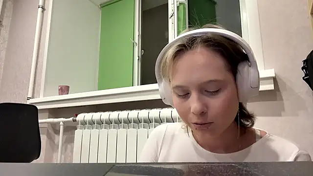 CuteLilit online show from June 10, 2026, 8:10 pm