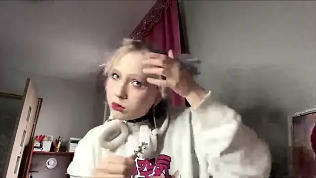CuteLilit online show from May 14, 2026, 3:42 pm