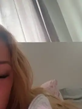 miaflowerxx online show from June 15, 2026, 10:15 am