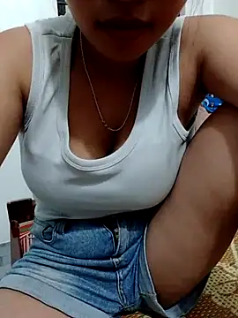 Snapshot of Mirra-a chatting on June 21, 2026, 12:33 pm Mirra-a online show from June 21, 2026, 12:33 pm