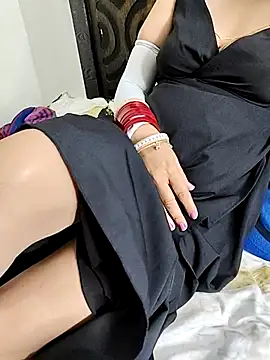MrAndMrsDesiHot online show from May 14, 2026, 4:09 am
