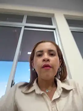 Snapshot of intact_w chatting on May 25, 2026, 7:34 pm intact w online show from May 25, 2026, 7:34 pm