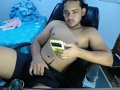 Snapshot of louis_rueda chatting on July 2, 2026, 8:15 pm louis rueda online show from July 2, 2026, 8:15 pm