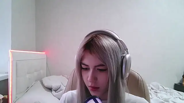 Snapshot of lettiegray chatting on May 16, 2026, 10:36 am lettiegray online show from May 16, 2026, 10:36 am