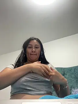 Vyolet  online show from May 19, 2026, 11:56 pm