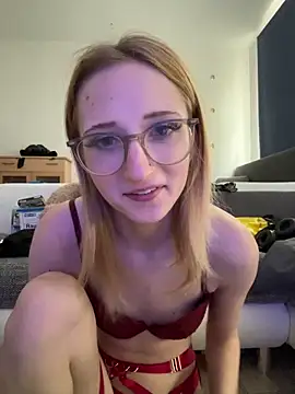 Snapshot of LauraundSteve_ chatting on June 3, 2026, 3:06 pm LauraundSteve online show from June 3, 2026, 3:06 pm