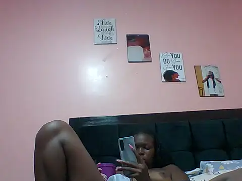 Snapshot of shantell_1 chatting on June 14, 2026, 7:15 pm shantell 1 online show from June 14, 2026, 7:15 pm