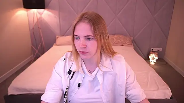 NikkyReyyy online show from May 18, 2026, 5:34 am