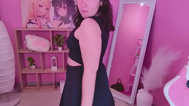Ariella  cute online show from May 17, 2026, 1:55 pm
