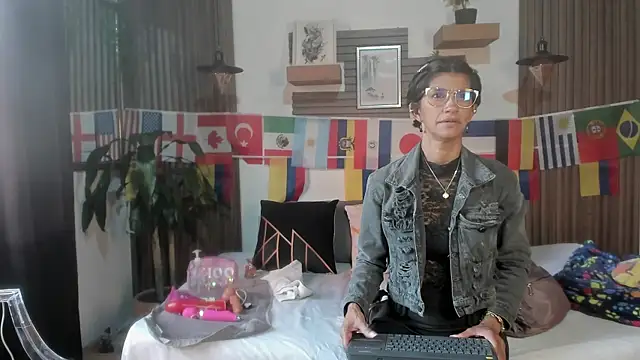 Snapshot of Evaa_campbell chatting on June 20, 2026, 12:10 pm Evaa campbell online show from June 20, 2026, 12:10 pm