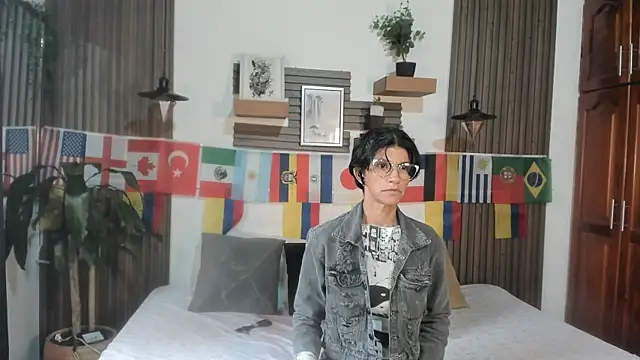 Snapshot of Evaa_campbell chatting on June 13, 2026, 12:47 pm Evaa campbell online show from June 13, 2026, 12:47 pm