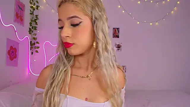 Snapshot of cinniaa_ chatting on June 5, 2026, 1:10 am cinniaa online show from June 5, 2026, 1:10 am