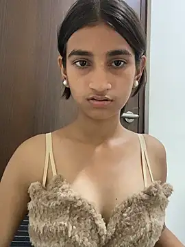 Snapshot of Shivani_802 chatting on May 19, 2026, 10:00 am Shivani 802 online show from May 19, 2026, 10:00 am