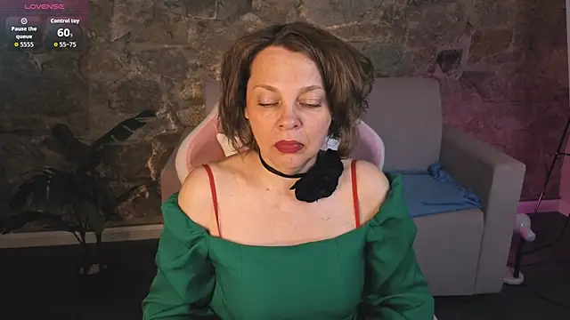 LiliaLawson online show from June 20, 2026, 1:21 am