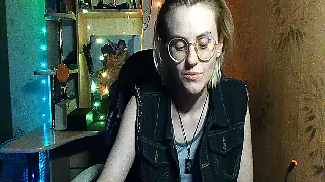 Snapshot of __Freya___ chatting on May 19, 2026, 9:33 pm Freya online show from May 19, 2026, 9:33 pm