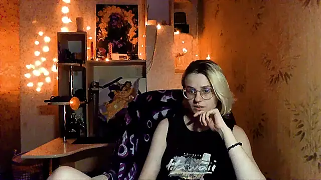 Snapshot of __Freya___ chatting on May 21, 2026, 8:28 pm Freya online show from May 21, 2026, 8:28 pm