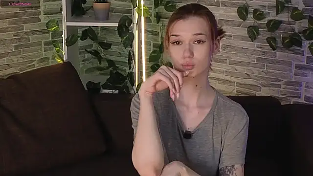Snapshot of OliviaFoxsis chatting on May 16, 2026, 6:45 am OliviaFoxsis online show from May 16, 2026, 6:45 am