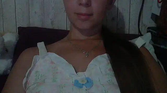 Snapshot of Bella--White chatting on June 27, 2026, 5:19 pm Bella--White online show from June 27, 2026, 5:19 pm
