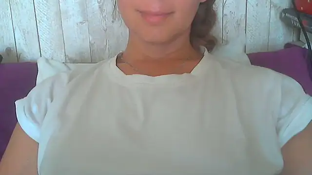 Snapshot of Bella--White chatting on June 9, 2026, 8:04 am Bella--White online show from June 9, 2026, 8:04 am