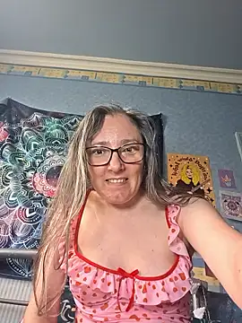Snapshot of Izzylove47 chatting on May 17, 2026, 1:00 pm Izzylove47 online show from May 17, 2026, 1:00 pm