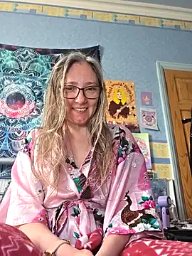 Snapshot of Izzylove47 chatting on May 16, 2026, 9:19 am Izzylove47 online show from May 16, 2026, 9:19 am