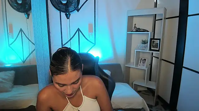 Snapshot of SophieWatson_ chatting on July 2, 2026, 12:55 pm SophieWatson online show from July 2, 2026, 12:55 pm