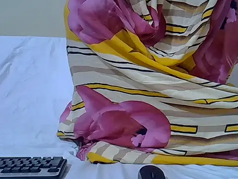 petite pretti online show from June 6, 2026, 11:59 am