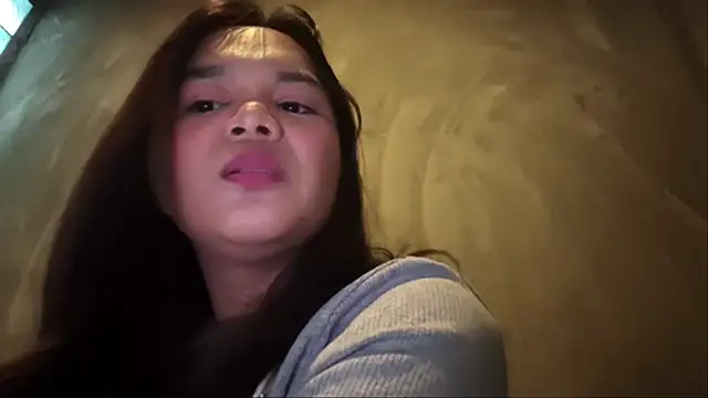 Snapshot of FlorrieBroaden chatting on May 18, 2026, 8:41 am FlorrieBroaden online show from May 18, 2026, 8:41 am