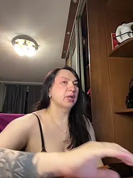 EvaBeautyXxX online show from May 24, 2026, 9:15 pm
