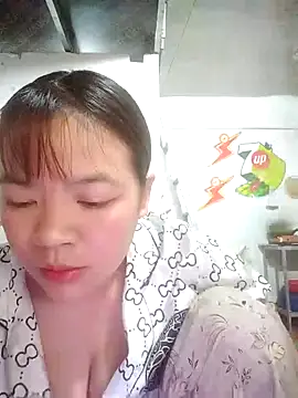 Loleml01 online show from May 18, 2026, 5:56 am