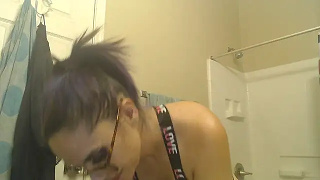 MamaBee88 online show from May 21, 2026, 2:09 am