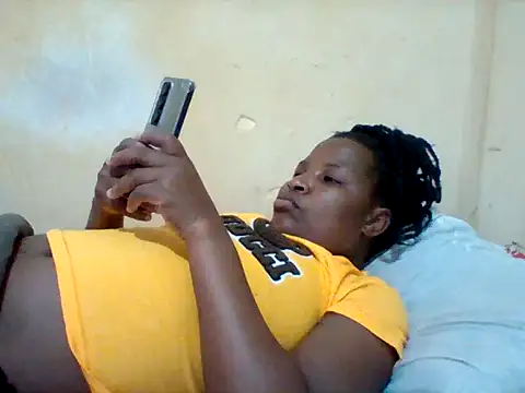 Snapshot of Camilla-Sweets chatting on June 26, 2026, 7:25 am Camilla-Sweets online show from June 26, 2026, 7:25 am