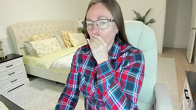 Snapshot of Vika73 chatting on April 30, 2026, 11:17 am Vika73 online show from April 30, 2026, 11:17 am