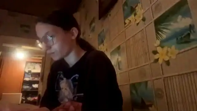 Snapshot of SparkleJebb chatting on June 4, 2026, 7:51 pm SparkleJebb online show from June 4, 2026, 7:51 pm