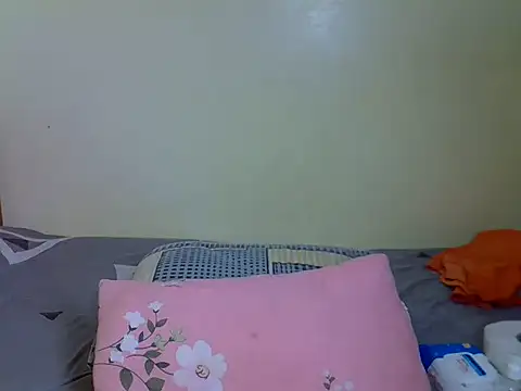 Snapshot of Pearl_petite chatting on June 24, 2026, 7:55 pm Pearl petite online show from June 24, 2026, 7:55 pm