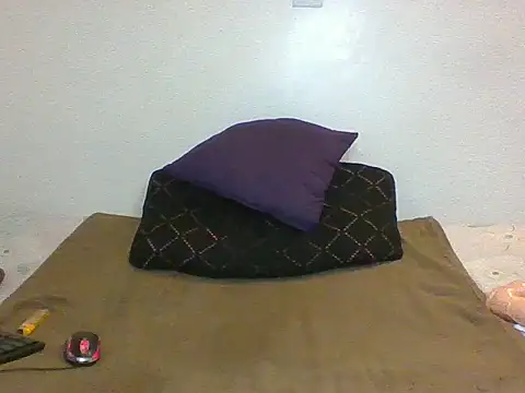 Snapshot of cessylolla8 chatting on July 6, 2026, 4:42 pm cessylolla8 online show from July 6, 2026, 4:42 pm