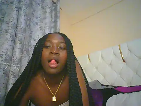 Preetygirlyz online show from May 18, 2026, 4:34 pm