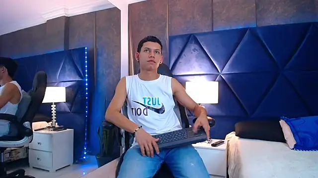 Snapshot of ThiagoFerrer_ chatting on June 26, 2026, 4:51 am ThiagoFerrer online show from June 26, 2026, 4:51 am