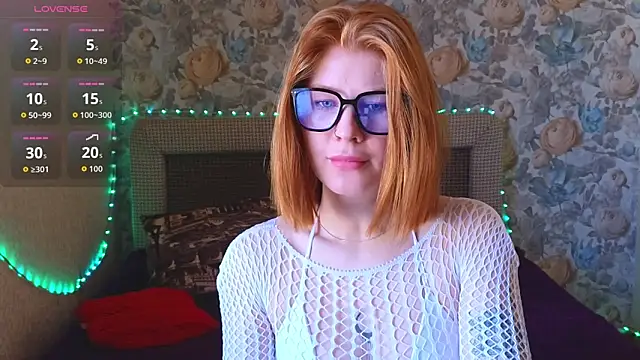 Snapshot of Juli_Ginger chatting on June 10, 2026, 6:03 am Juli Ginger online show from June 10, 2026, 6:03 am