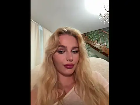Snapshot of Golden__Daisy chatting on June 3, 2026, 2:33 pm Golden Daisy online show from June 3, 2026, 2:33 pm