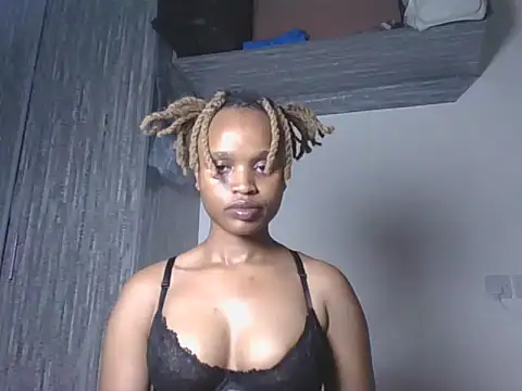 Snapshot of Tempting_Ebony chatting on July 2, 2026, 3:23 am Tempting Ebony online show from July 2, 2026, 3:23 am