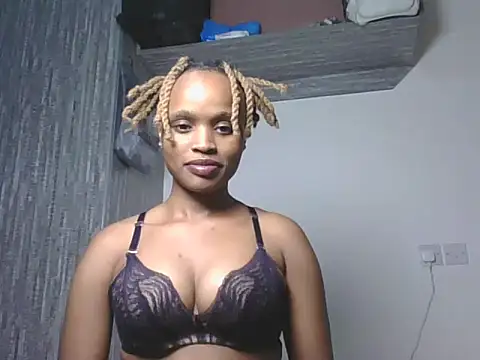 Snapshot of Tempting_Ebony chatting on June 25, 2026, 6:46 pm Tempting Ebony online show from June 25, 2026, 6:46 pm