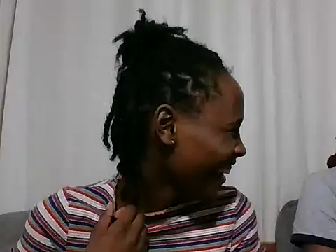 Snapshot of Sleek_petite chatting on June 29, 2026, 12:16 pm Sleek petite online show from June 29, 2026, 12:16 pm