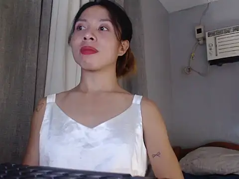 Super Hot BunnyXX online show from June 10, 2026, 3:13 pm