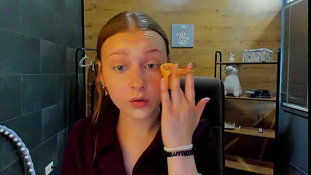LauraaJohnson online show from May 20, 2026, 1:08 pm