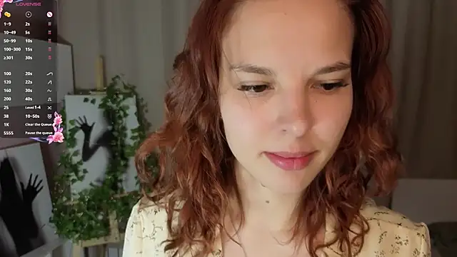 Snapshot of SinaHogsette chatting on June 20, 2026, 7:19 pm SinaHogsette online show from June 20, 2026, 7:19 pm
