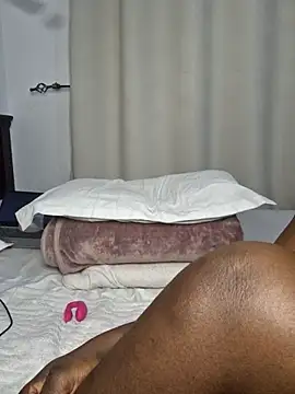 Snapshot of luxenoire chatting on July 8, 2026, 4:02 am luxenoire online show from July 8, 2026, 4:02 am